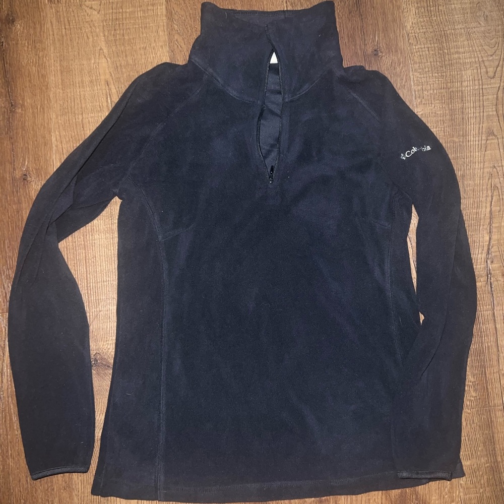 Like new black L Columbia sweater